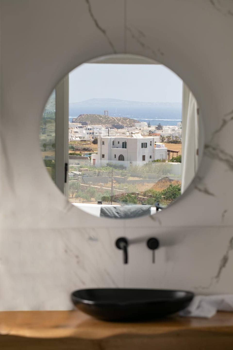 View (from property/room), Decorative detail, City view, Landmark view, Mountain view, Sea view, Quiet street view, Inner courtyard view