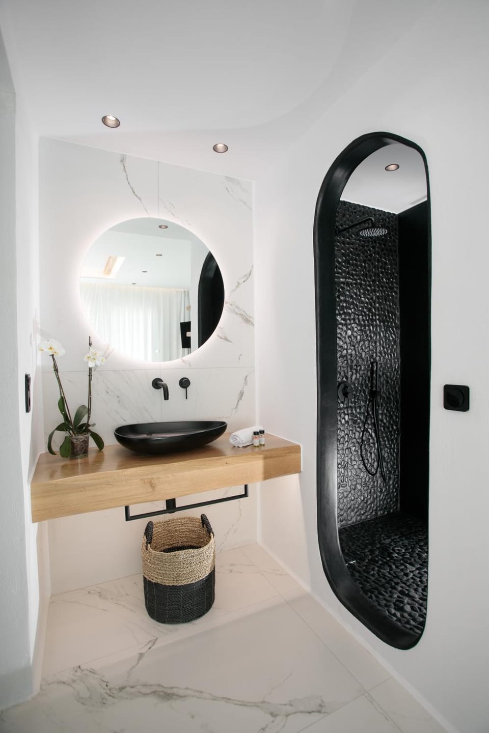 Bathroom, Photo of the whole room, Decorative detail