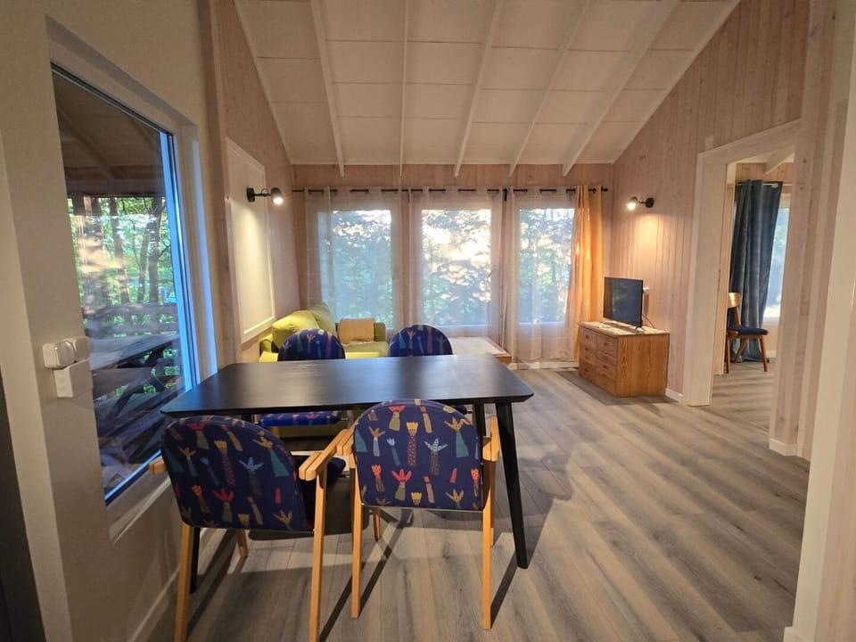 TV and multimedia, Living room, Seating area, Dining area, Evening entertainment