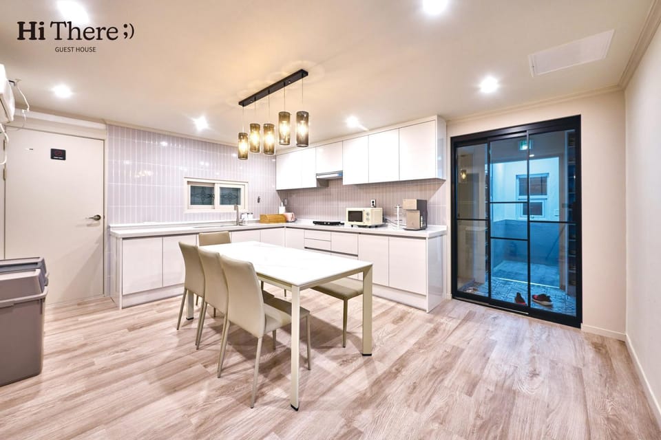 Dining area, Communal kitchen