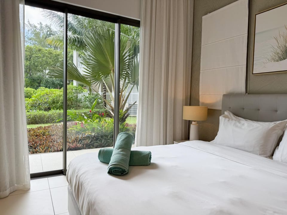 Photo of the whole room, Bedroom, Garden view