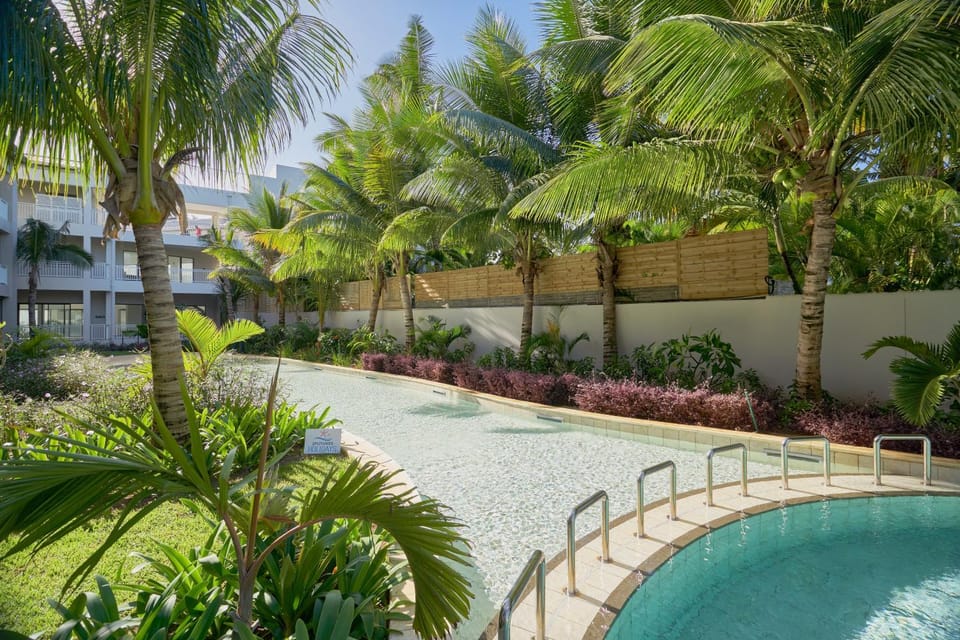 Property building, Garden, Swimming pool