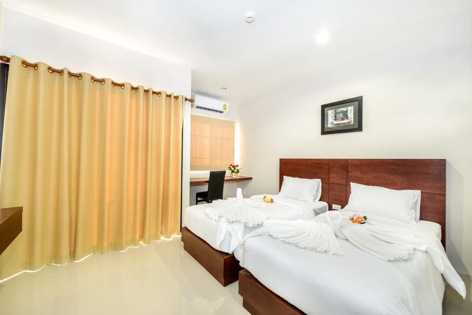 Bed, TV and multimedia, Photo of the whole room, Bedroom, towels, air conditioner