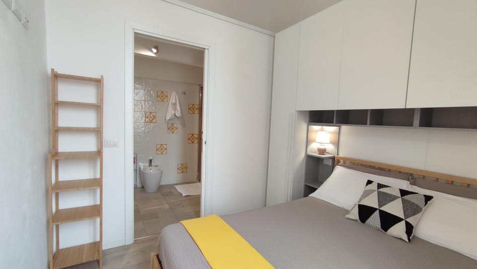 Bed, Summer, Bathroom, Photo of the whole room, Decorative detail, Bedroom, towels, wardrobe