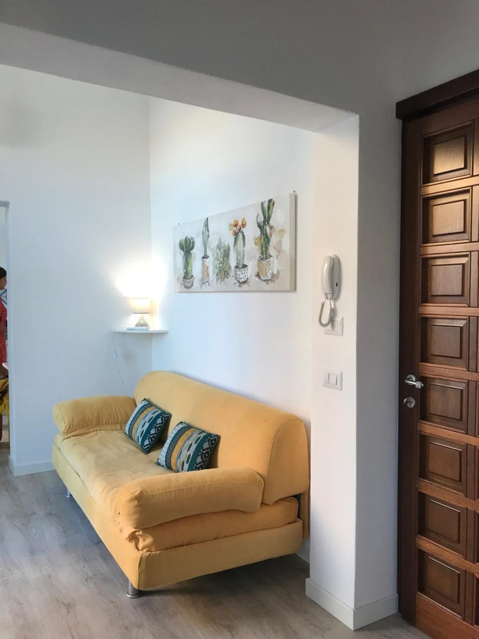 TV and multimedia, Living room, Seating area, air conditioner