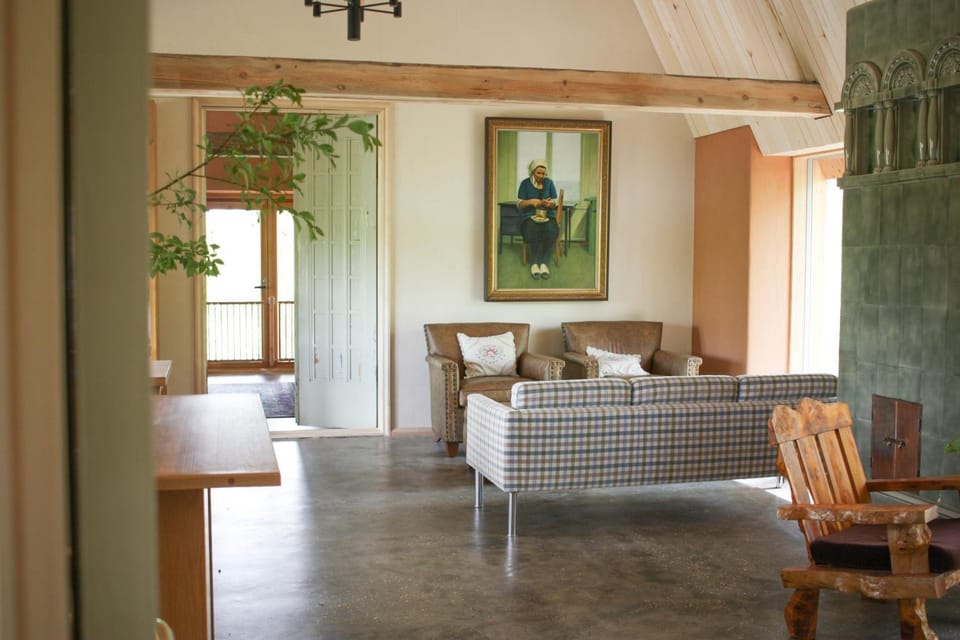 Communal lounge/ TV room, Living room, Seating area