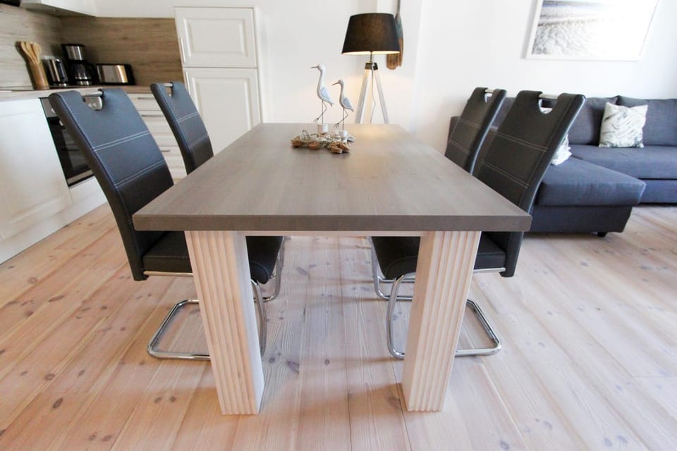 Kitchen or kitchenette, Seating area, Dining area