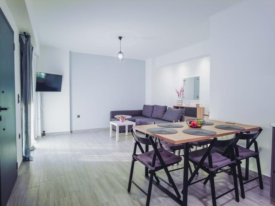 TV and multimedia, Living room, Dining area