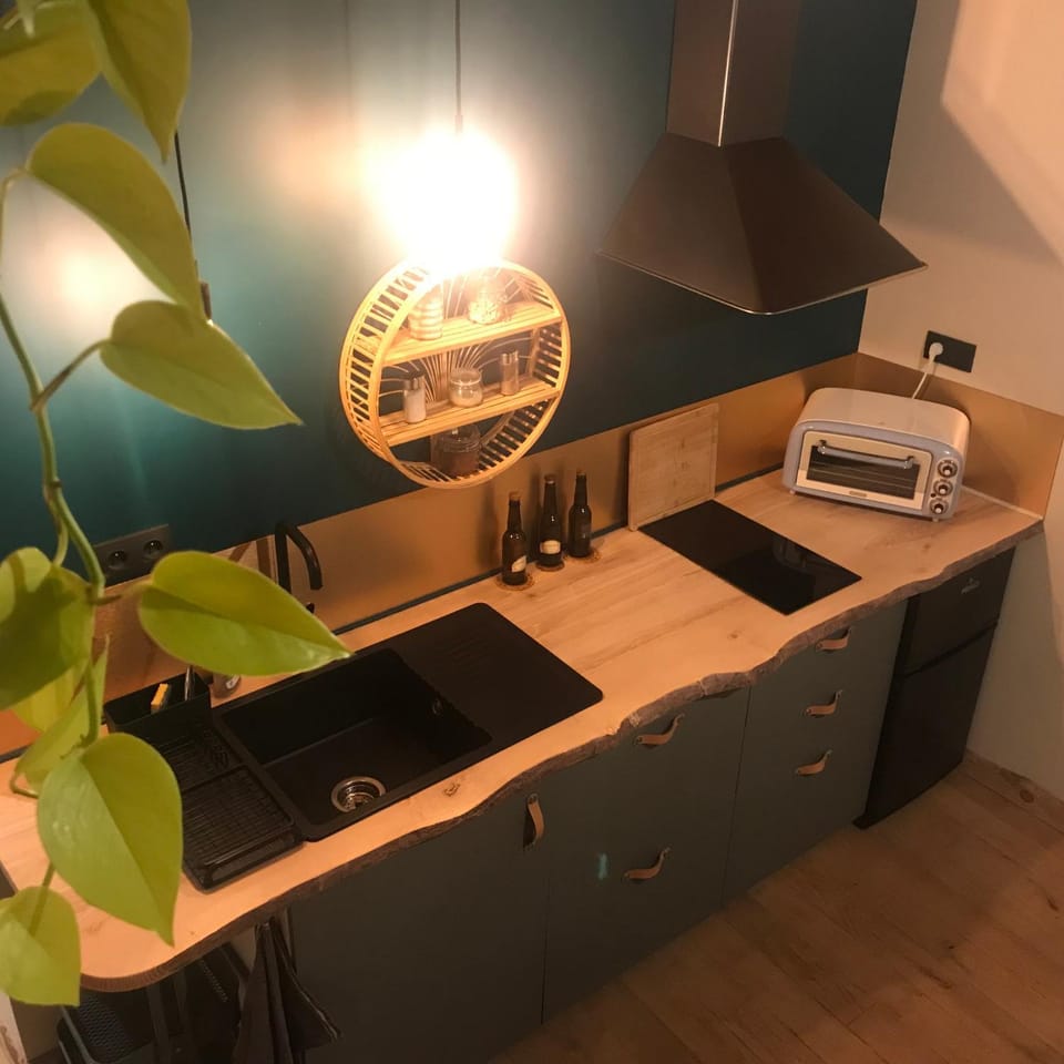 Kitchen or kitchenette