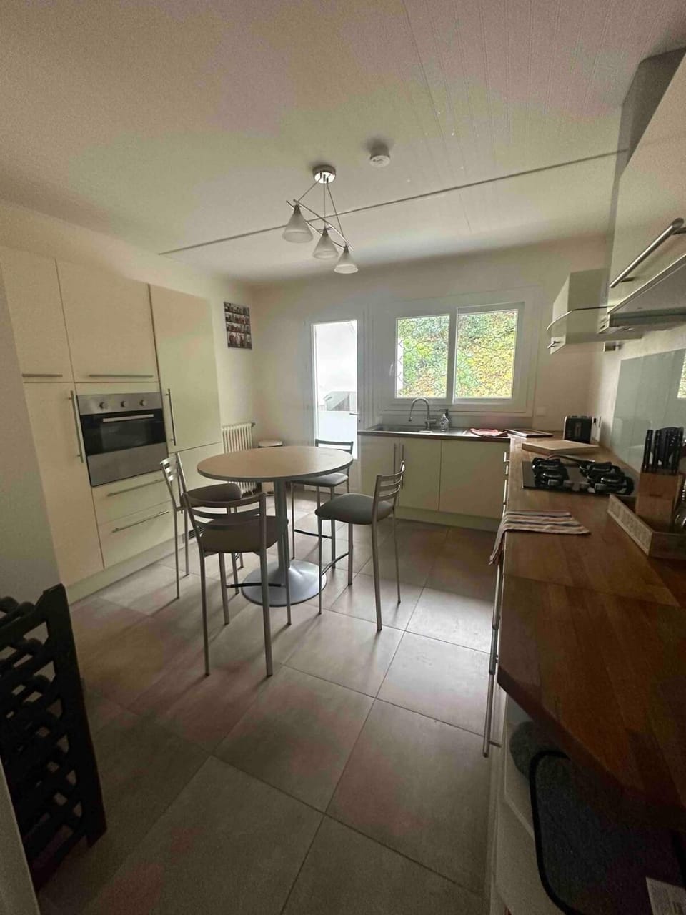 Kitchen or kitchenette, Dining area, stove