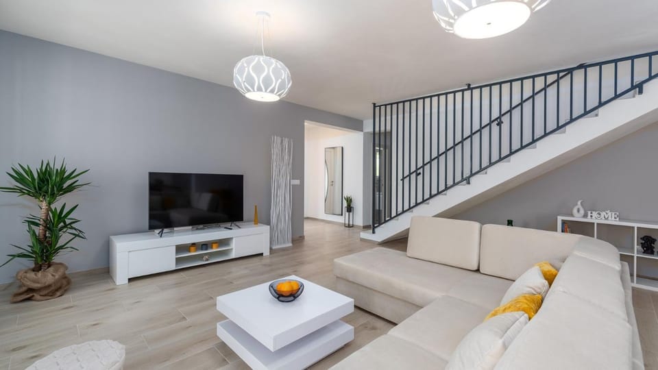 Living room, Seating area, air conditioner