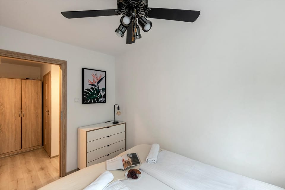 Bed, Photo of the whole room, Bedroom, fireplace