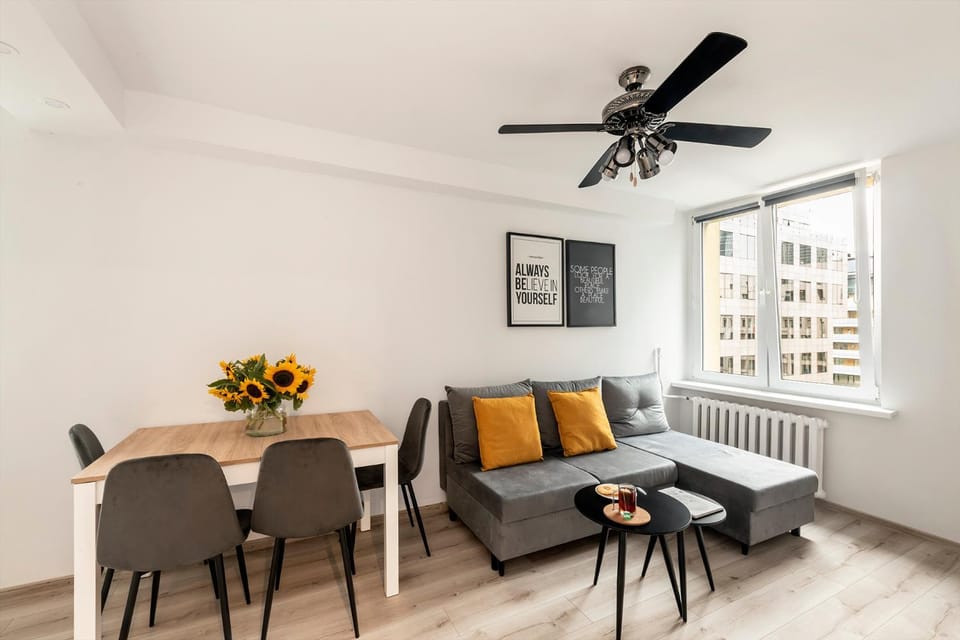 Bed, Living room, Seating area, Dining area, fireplace