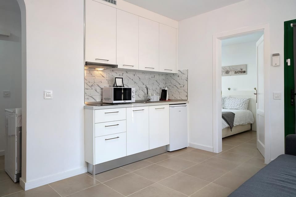 Kitchen or kitchenette, Living room