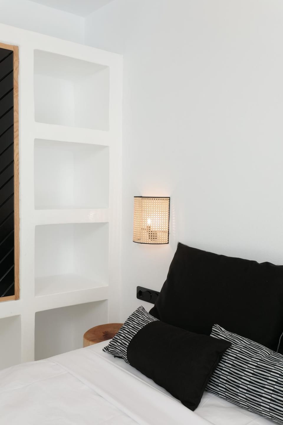 Bed, Photo of the whole room, Decorative detail, Bedroom