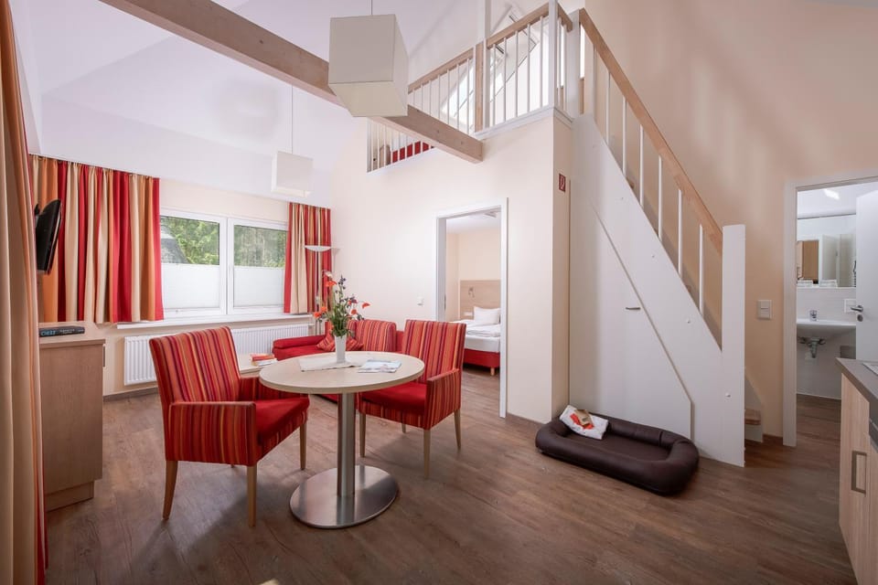 Bathroom, Living room, Seating area, Dining area, Bedroom