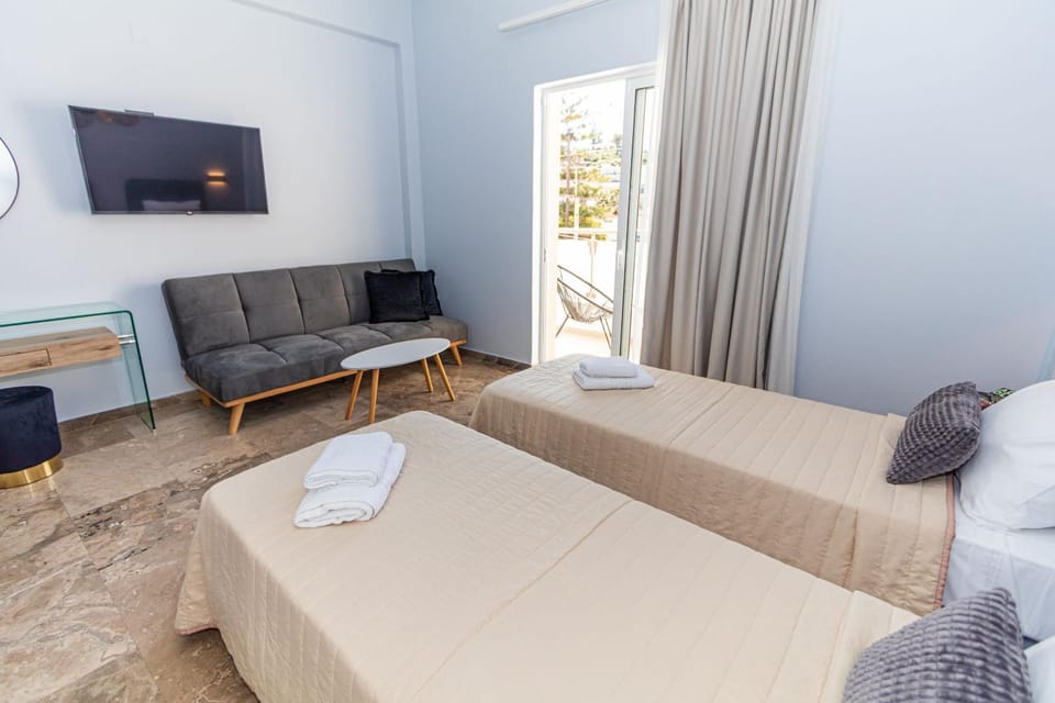 Bed, TV and multimedia, Balcony/Terrace, Living room