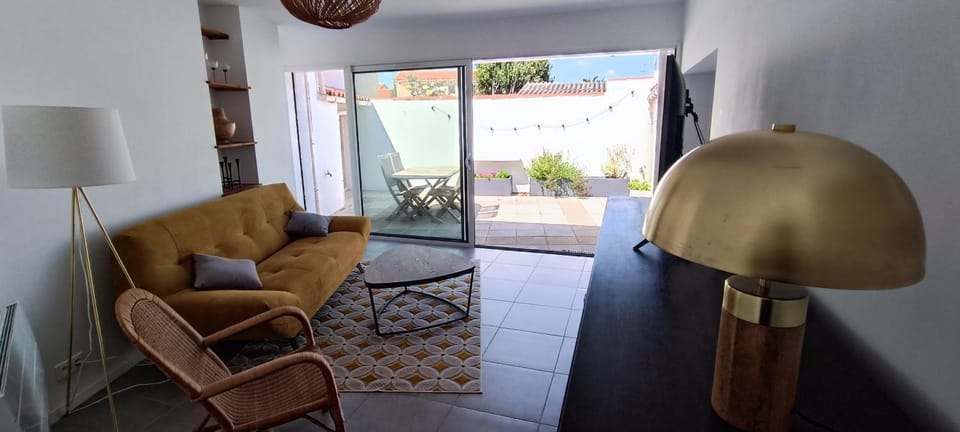 Communal lounge/ TV room, Living room