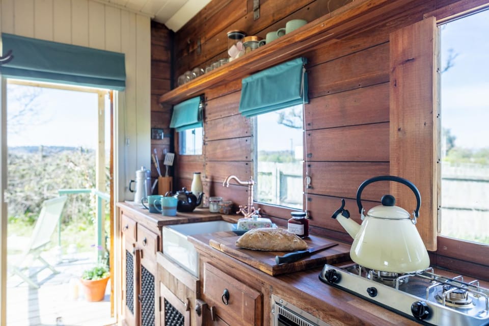 Coffee/tea facilities, Kitchen or kitchenette