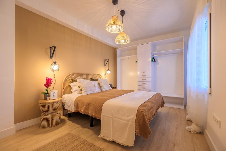 Bed, Photo of the whole room, Bedroom
