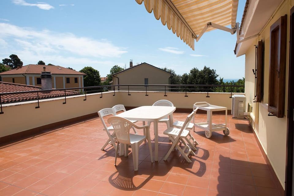 S029 - Sirolo, deliziosa mansarda condizionata vista mare Apartment in Sirolo