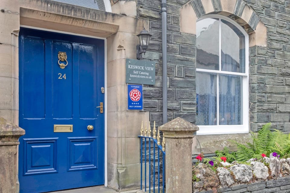 Facade/entrance, Street view, Internal: Not applicable to any particular room