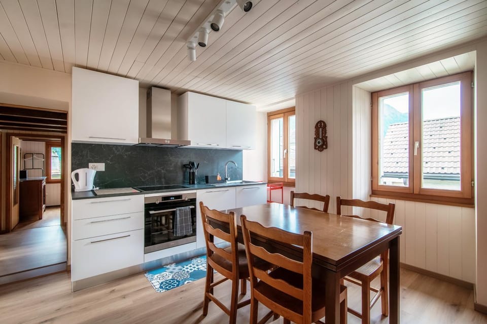 Kitchen or kitchenette, Dining area, Communal kitchen