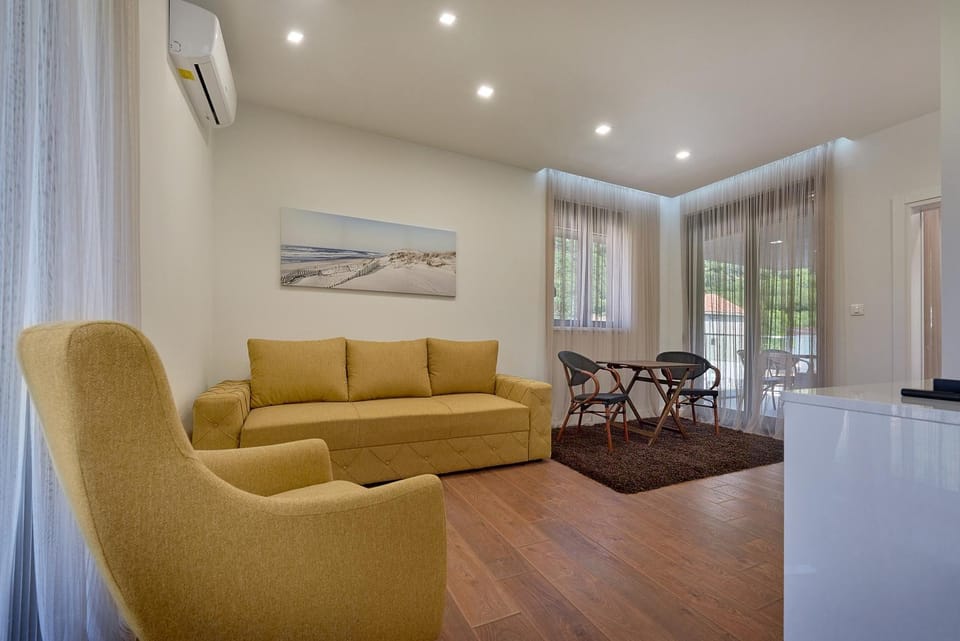 Living room, Seating area