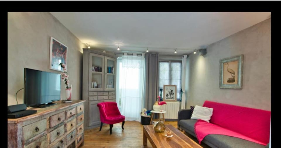 La Maison des Roches 4-6 personnes avec terrasse House in Occitanie