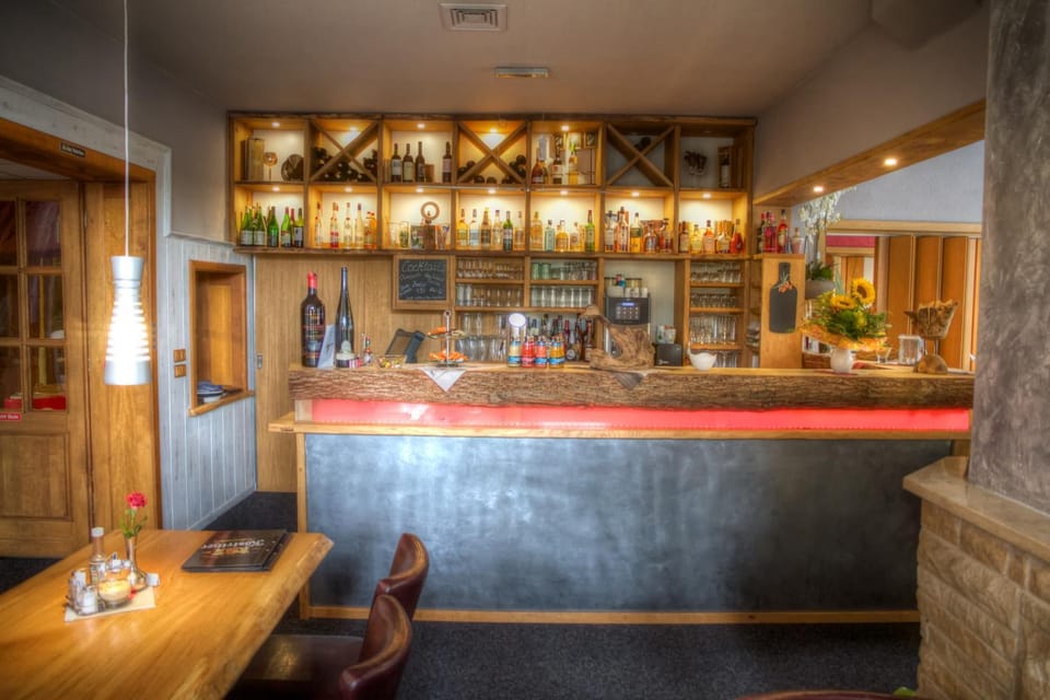 Restaurant/places to eat, Restaurant/places to eat