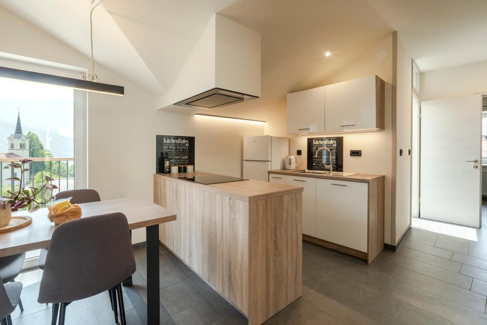 Kitchen or kitchenette, Dining area, dishwasher, oven
