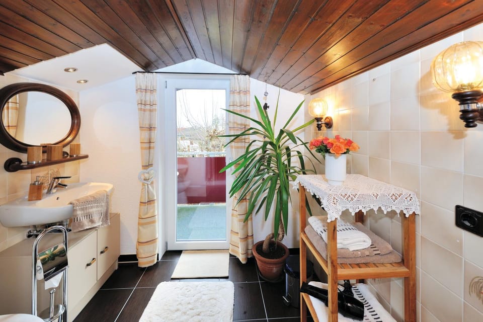 Bathroom, Balcony/Terrace