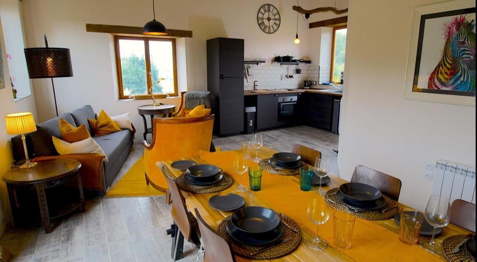 Seating area, Dining area