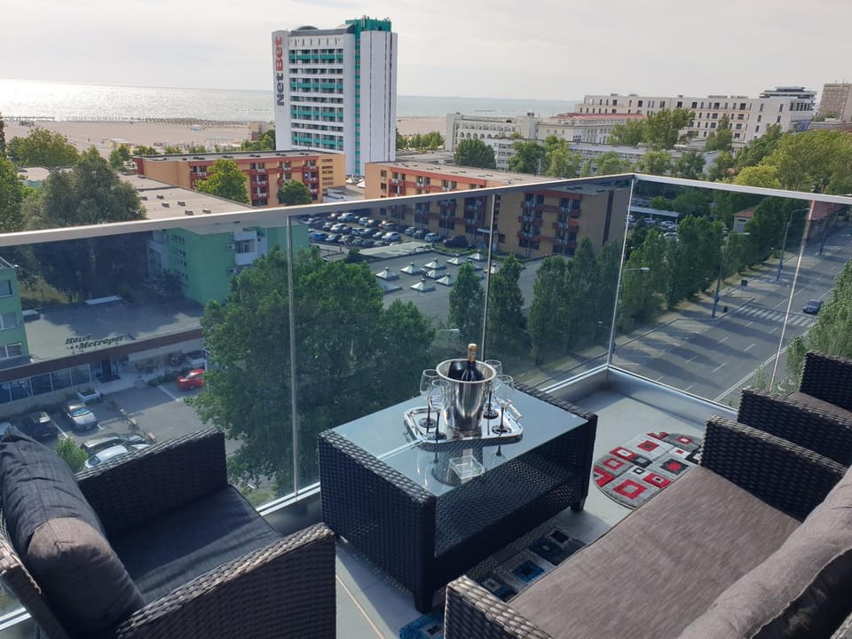 Balcony/Terrace, City view, Street view
