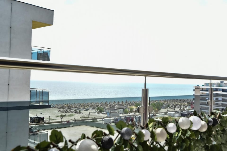 City view, Sea view
