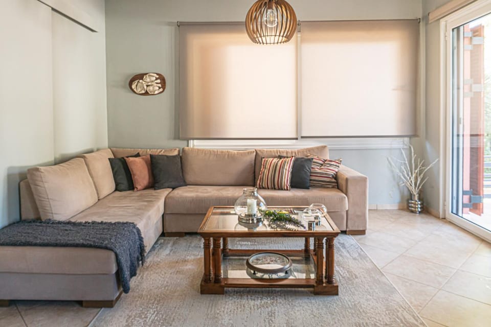 2BDRM Glyfada Residence - Jacuzzi, Garden & Parking Apartment in South Athens