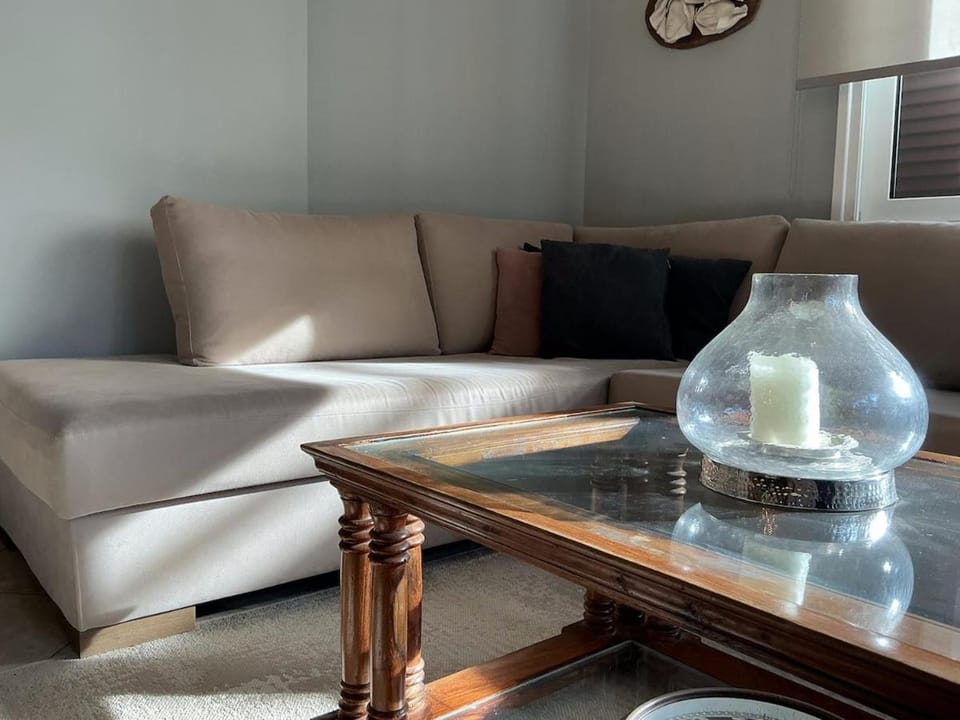 2BDRM Glyfada Residence - Jacuzzi, Garden & Parking Apartment in South Athens