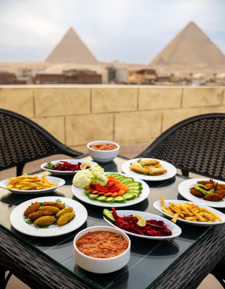Restaurant/places to eat, Natural landscape, Balcony/Terrace, Food and drinks, Food, Breakfast, Lunch, Drinks