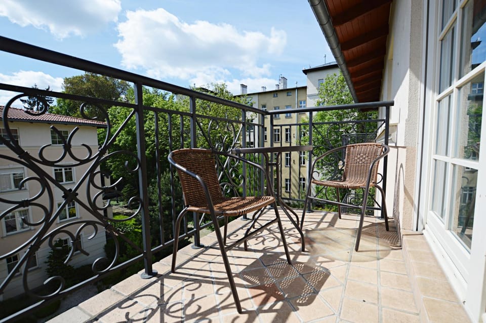 Facade/entrance, Balcony/Terrace