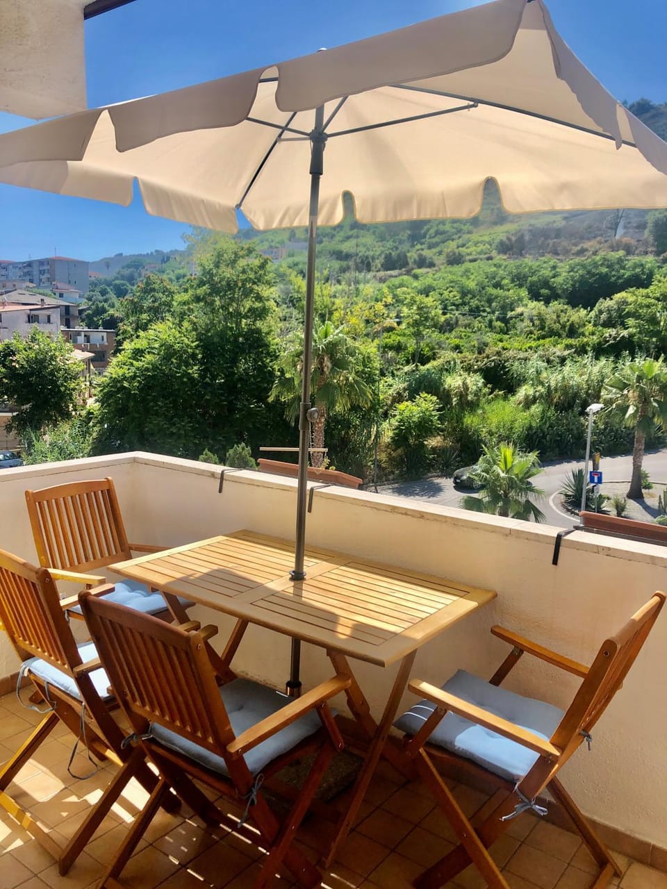 Patio, View (from property/room), Balcony/Terrace, Dining area, Mountain view