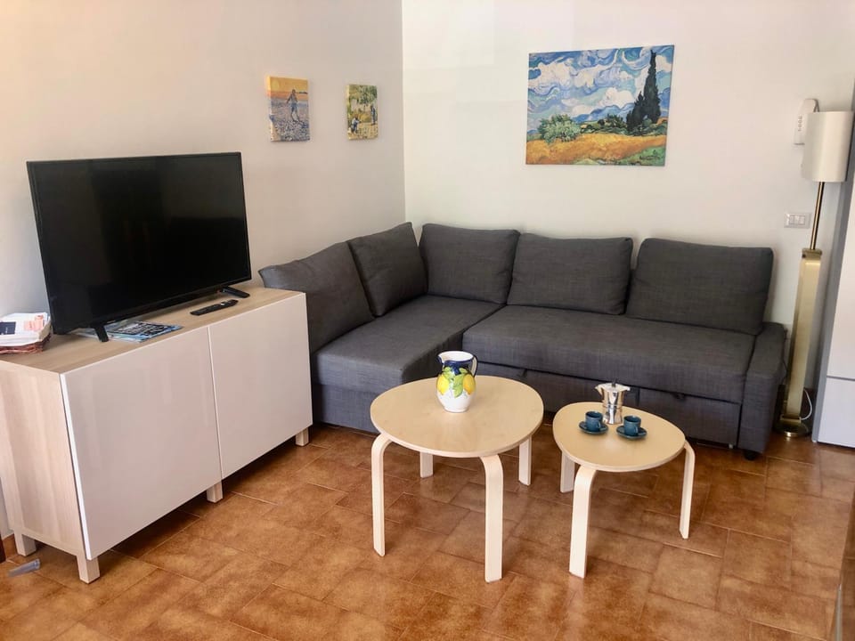 Communal lounge/ TV room, TV and multimedia, Living room, Seating area
