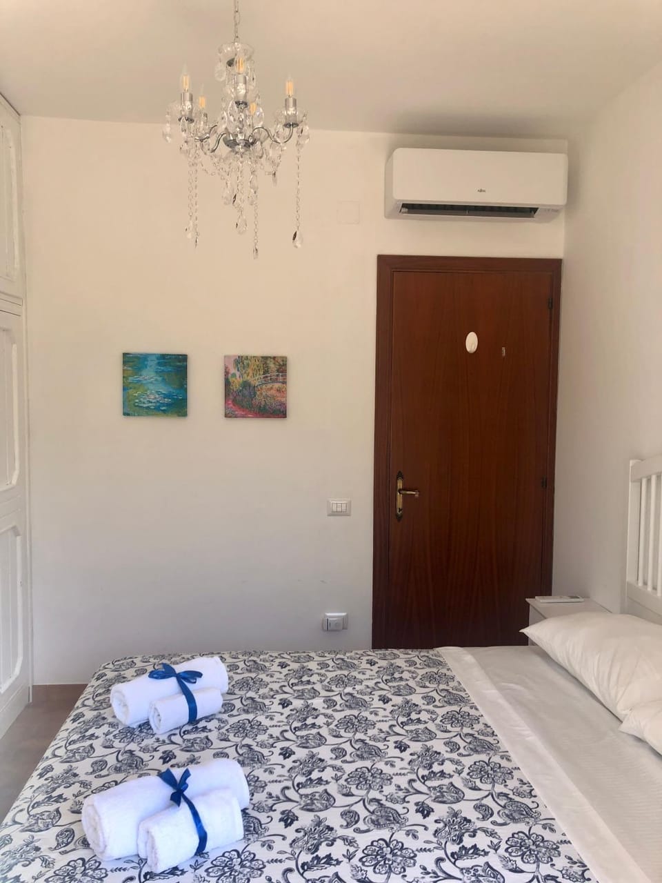 Bed, Bedroom, air conditioner