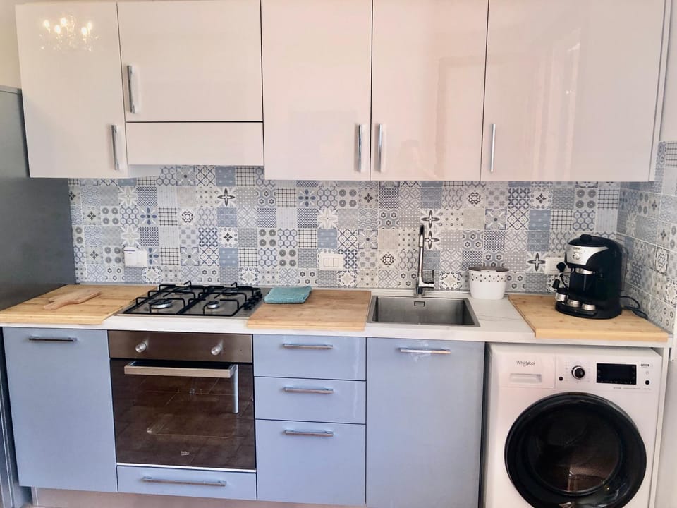 Coffee/tea facilities, Kitchen or kitchenette, pet friendly, stove, washing machine