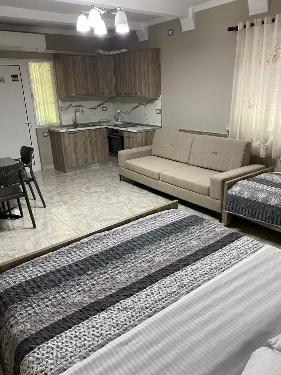 Bed, Kitchen or kitchenette, Living room, Photo of the whole room, Seating area, Bedroom