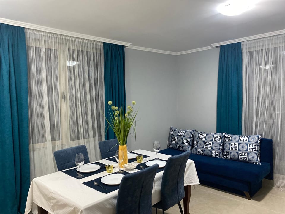 Communal lounge/ TV room, Dining area