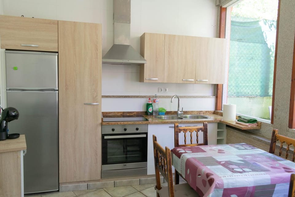 Kitchen or kitchenette, Dining area, minibar, pet friendly, stove