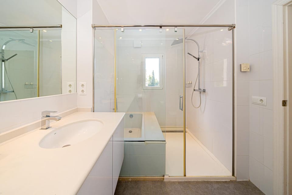 Bathroom, Living room