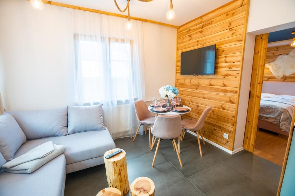 Photo of the whole room, Seating area