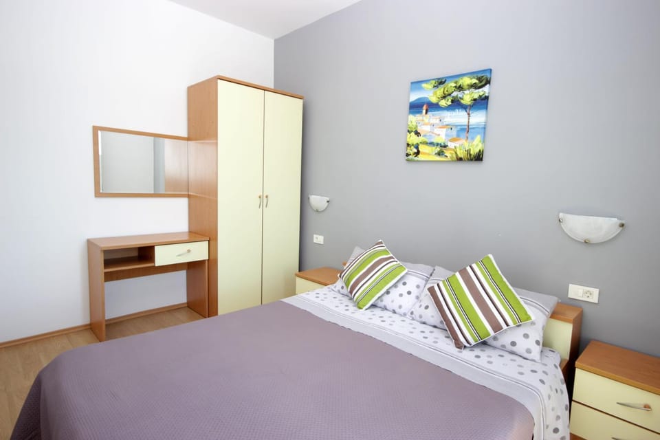 Bed, Photo of the whole room, Bedroom, wardrobe