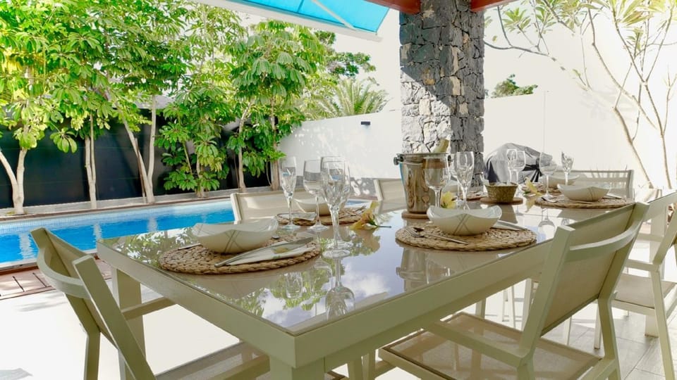 Garden, Dining area, Swimming pool